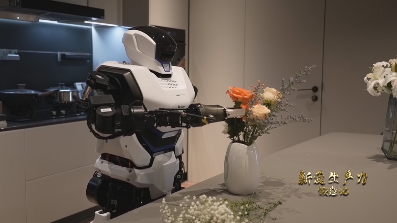 人形機(jī)器人插花。
