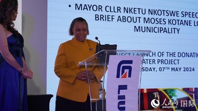 摩西科塔恩市市長恩克圖·恩科茨韋致辭。人民網(wǎng) 張茜攝