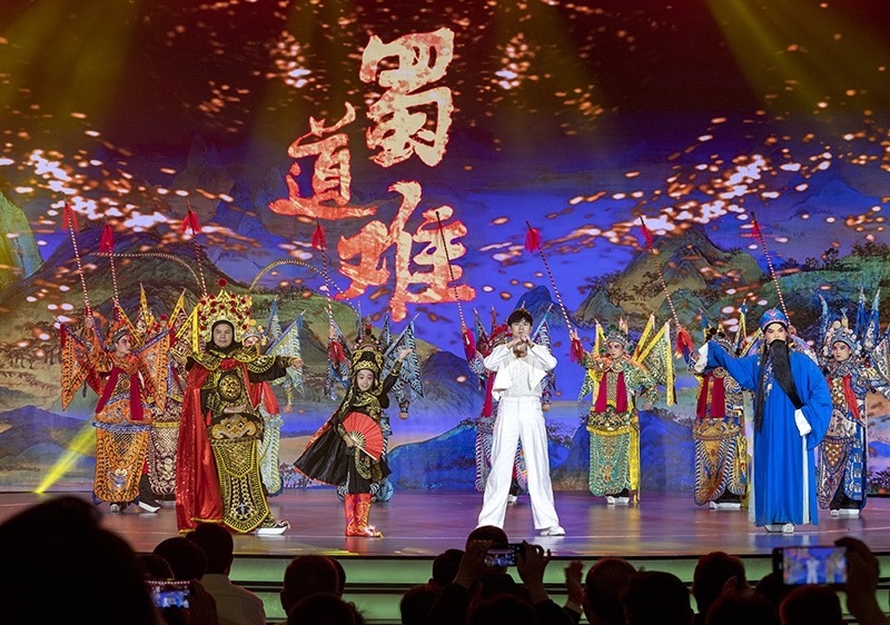 2023年10月13日，成都，“把青春華章寫在祖國大地上”大思政課網(wǎng)絡(luò)主題宣傳和互動引導(dǎo)活動在四川大學(xué)舉行。