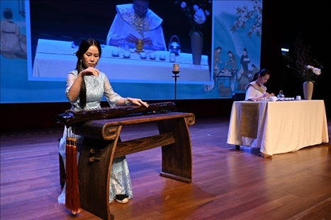 活動(dòng)現(xiàn)場(chǎng)茶藝古琴表演。新加坡中國(guó)文化中心供圖