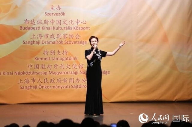 “玉蘭花開·魅力上?！弊哌M布達佩斯。葉辰亮攝