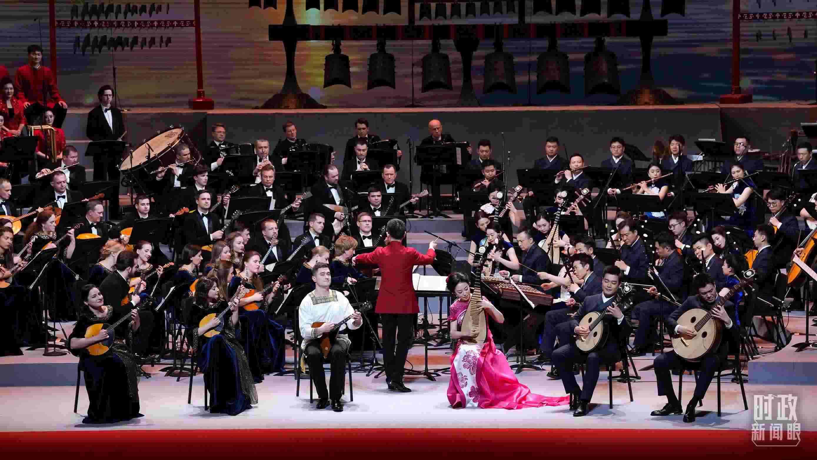 △前來參加音樂會的中俄藝術(shù)家匯聚一堂。（總臺央視記者李增仁、國廣記者李晉拍攝）
