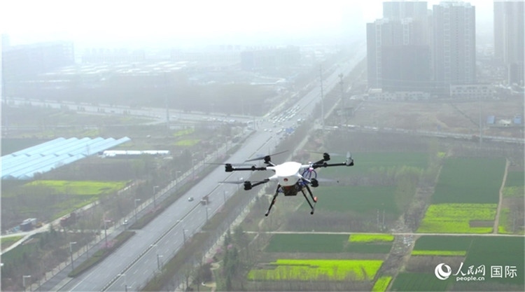 無(wú)人機(jī)。人民網(wǎng)記者 劉寧攝