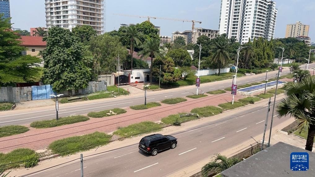 這是5月19日在剛果（金）首都金沙薩拍攝的街景（手機照片）。新華社發(fā)