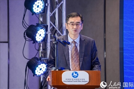 曼谷中國文化中心兼中國駐曼谷旅游辦事處主任闕小華發(fā)表演講。（普拉維攝）