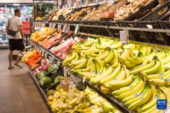 5月24日，顧客在德國柏林一家超市購物。新華社記者 任鵬飛 攝