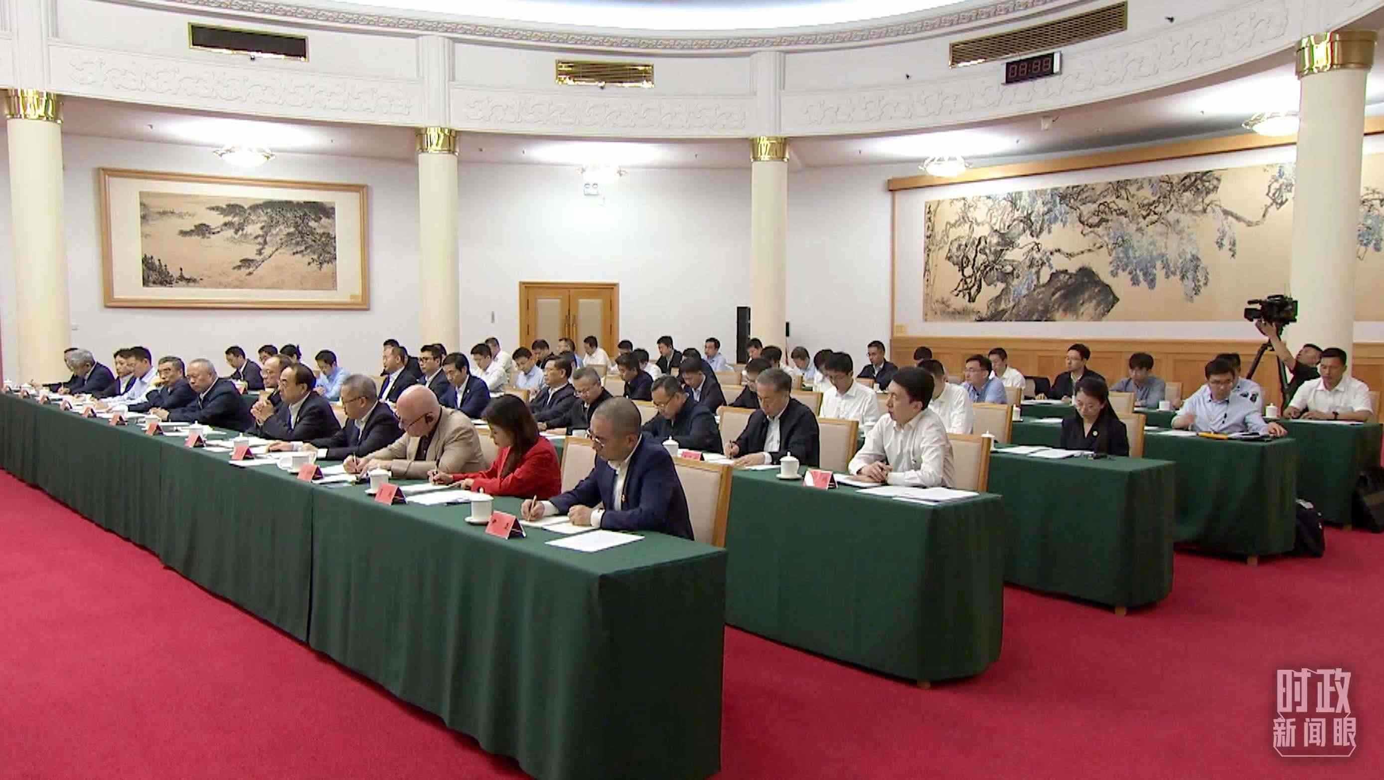 企業(yè)和專家座談會(huì)現(xiàn)場。