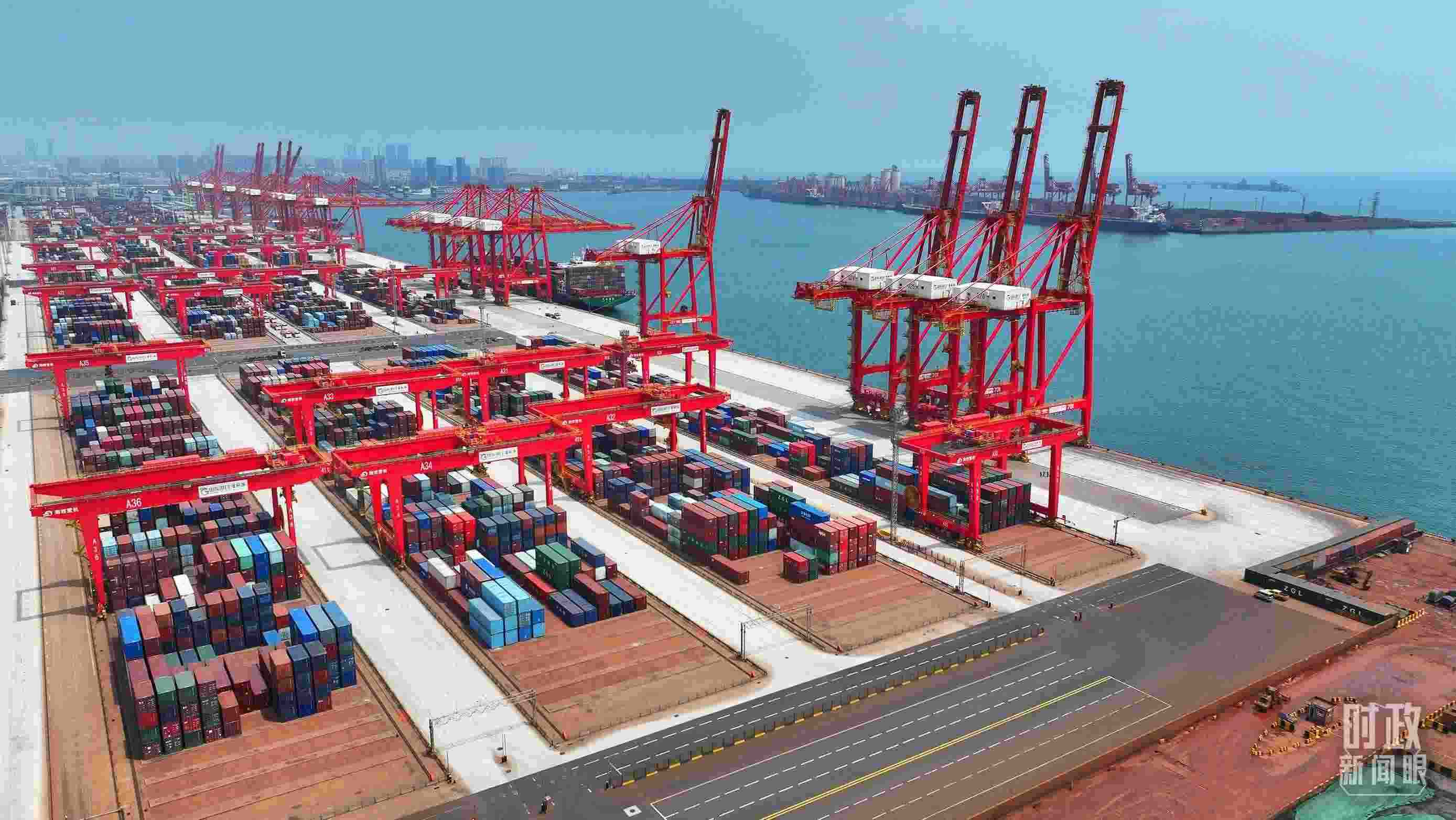 山東日照港。（總臺(tái)央視記者范凱拍攝）