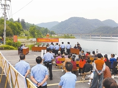 庭審現(xiàn)場。