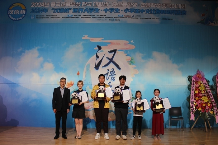 各組別的冠軍獲得者們合影留念。