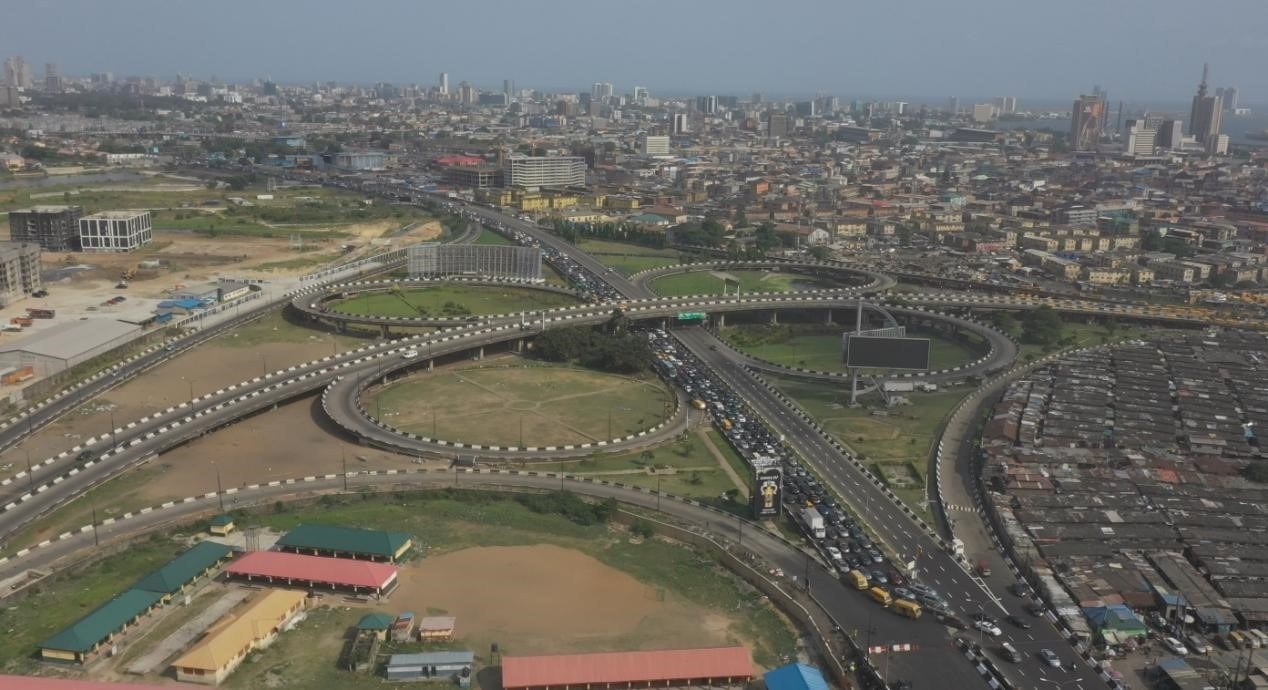 新修復(fù)的尼日利亞拉各斯三號(hào)橋鳥瞰圖。中國土木尼日利亞有限公司供圖