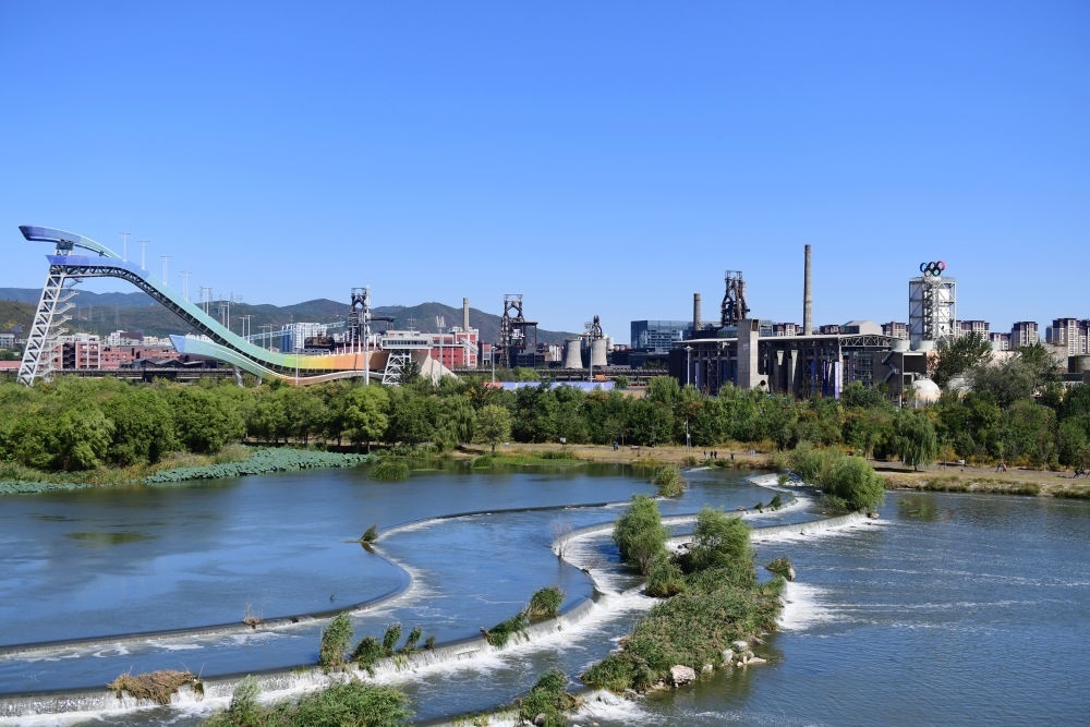 在北京首鋼園附近拍攝的永定河（2022年10月4日攝）。新華社記者 張晨霖 攝
