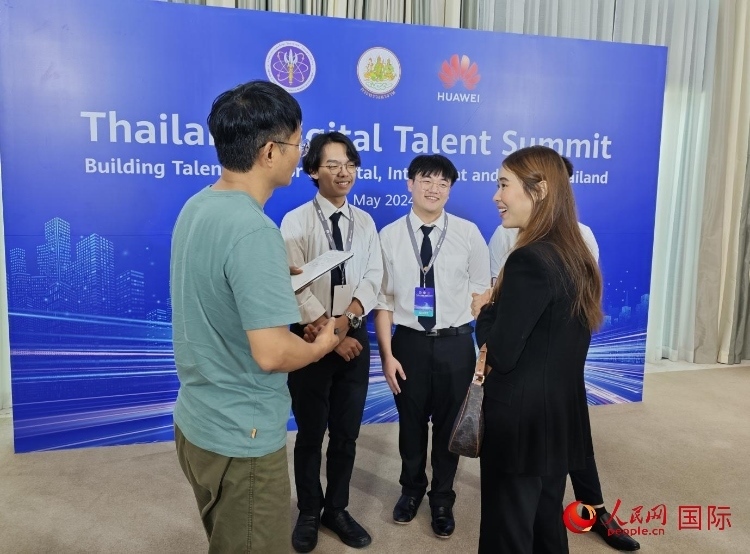 泰國國立法政大學(xué)學(xué)生接受本網(wǎng)采訪。李映民攝