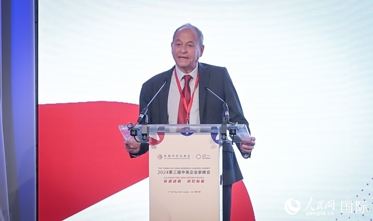 英國(guó)48家集團(tuán)俱樂(lè)部榮譽(yù)主席斯蒂芬·佩里致辭。人民網(wǎng) 郭錦標(biāo)攝