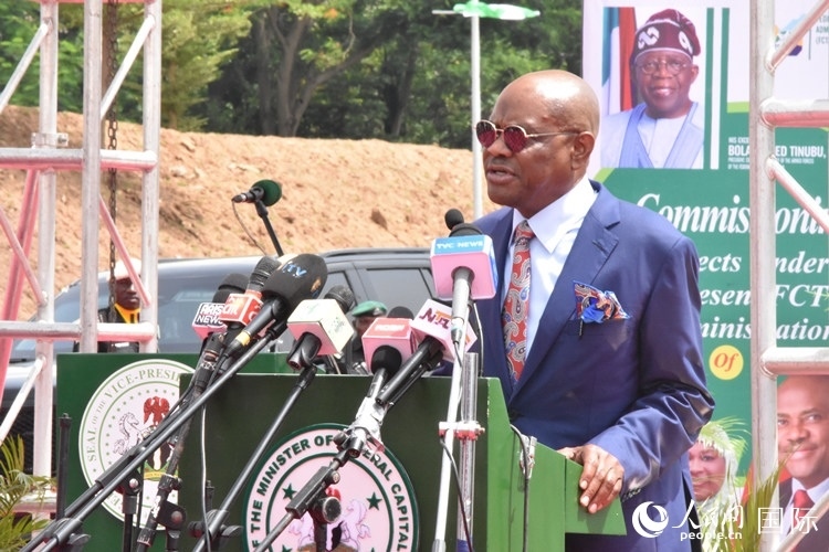 尼日利亞阿布賈首都地區(qū)部部長威克致辭。人民網(wǎng)記者 姜宣攝