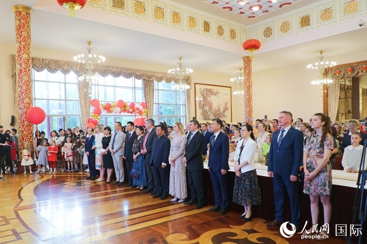 中國駐俄羅斯使館“六·一”兒童節(jié)大型招待會(huì)活動(dòng)現(xiàn)場。人民網(wǎng)記者 隋鑫攝