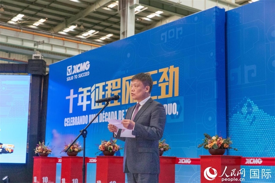 中國(guó)貿(mào)促會(huì)駐巴西代表處總代表郭英會(huì)在致辭中表示，過(guò)去十年，中巴經(jīng)貿(mào)關(guān)系迅猛發(fā)展，數(shù)百家中國(guó)企業(yè)進(jìn)入巴西，投資巴西，為巴西的經(jīng)濟(jì)建設(shè)貢獻(xiàn)中國(guó)企業(yè)的力量。 人民日?qǐng)?bào)社拉美中心分社 威廉·科埃略·維亞納攝