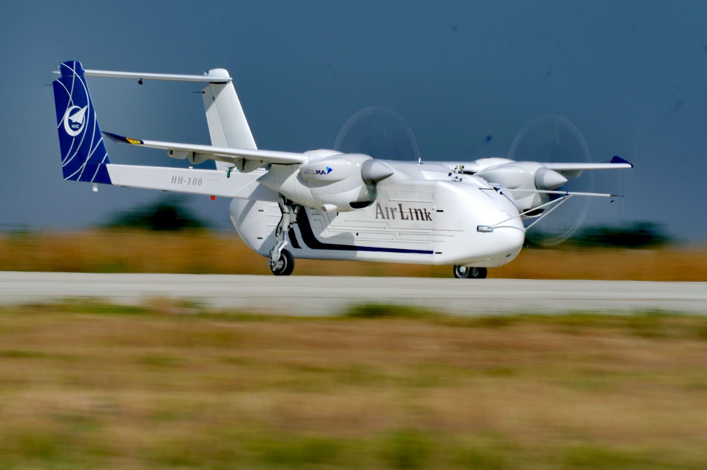△2024年6月12日，HH-100航空商用無(wú)人運(yùn)輸系統(tǒng)驗(yàn)證機(jī)在西安藍(lán)田通用機(jī)場(chǎng)首飛成功。