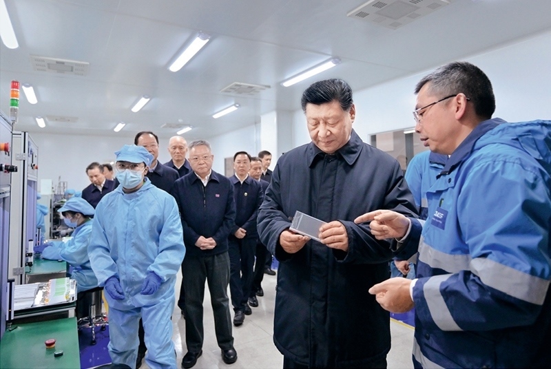 2024年3月18日至21日，中共中央總書記、國家主席、中央軍委主席習近平在湖南考察。這是18日下午，習近平在中德合資企業(yè)巴斯夫杉杉電池材料有限公司考察。 新華社記者 謝環(huán)馳/攝