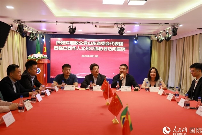 巴西華人文化交流協(xié)會(huì)主席上官劍鋒在座談會(huì)上致辭。人民網(wǎng)記者 宋亦然攝