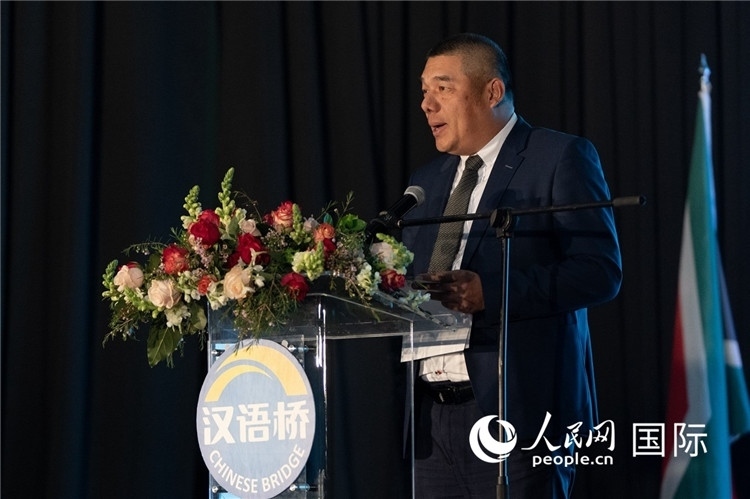 南中經(jīng)貿(mào)協(xié)會秘書長韋冬澤做主旨發(fā)言。人民日報非洲中心分社 希拉茲·莫林?jǐn)z