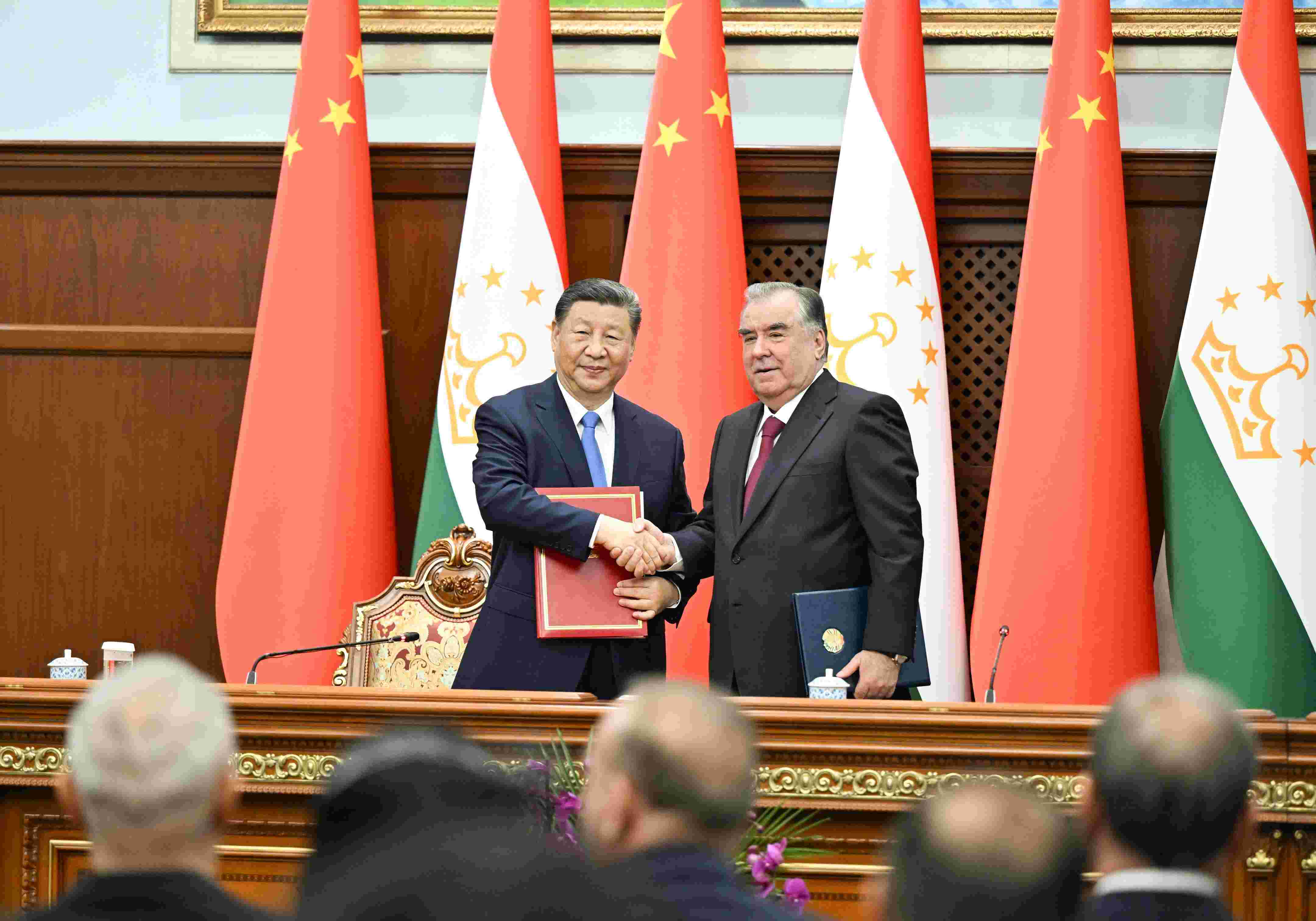 當(dāng)?shù)貢r間2024年7月5日下午，習(xí)近平主席同塔吉克斯坦總統(tǒng)拉赫蒙在杜尚別總統(tǒng)府舉行會談。會談后，兩國元首共同簽署《中華人民共和國和塔吉克斯坦共和國關(guān)于發(fā)展新時代全面戰(zhàn)略合作伙伴關(guān)系的聯(lián)合聲明》。