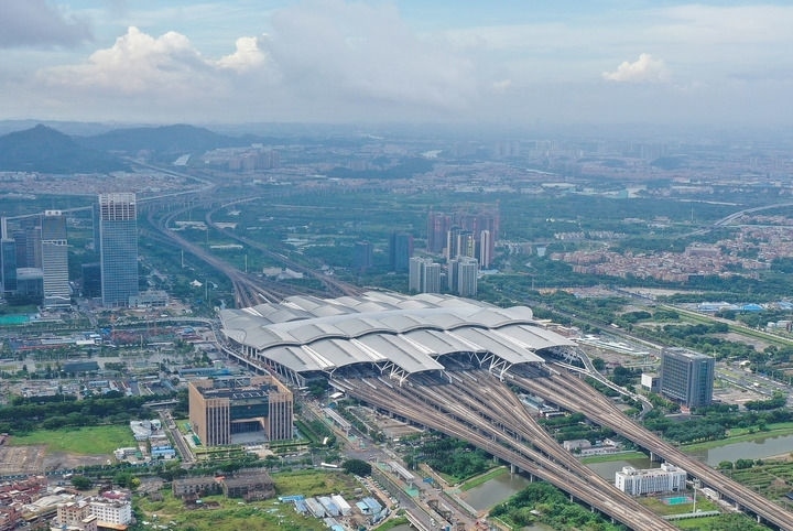 這是2024年6月23日拍攝的廣州南站（無人機(jī)照片）。新華社記者 劉大偉 攝