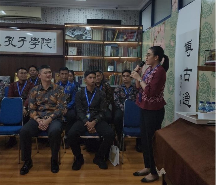 警察學員用漢語進行自我介紹 ?；顒又鬓k方供圖