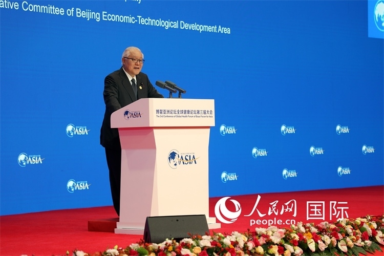 日本厚生勞動(dòng)大臣武見(jiàn)敬三在開(kāi)幕式上致辭。人民網(wǎng)記者趙益普攝