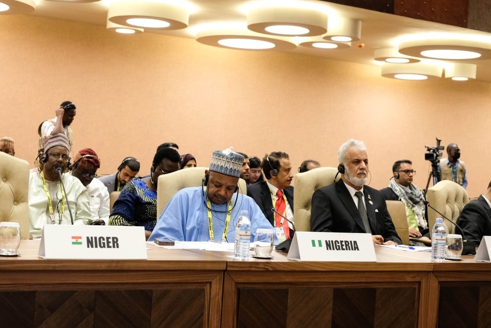 1月20日，與會(huì)代表出席在烏干達(dá)首都坎帕拉舉行的不結(jié)盟運(yùn)動(dòng)第19次峰會(huì)閉幕式。新華社發(fā)（阿佳拉·納瓦達(dá)攝）