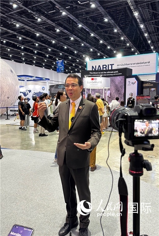泰國國家天文研究所所長薩蘭接受采訪。人民網(wǎng)記者簡承淵攝