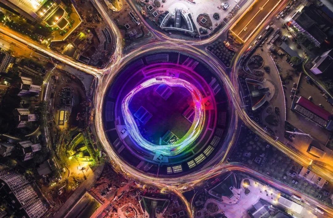 △武漢光谷正發(fā)展成為全國(guó)最大的光電子信息產(chǎn)業(yè)集群。