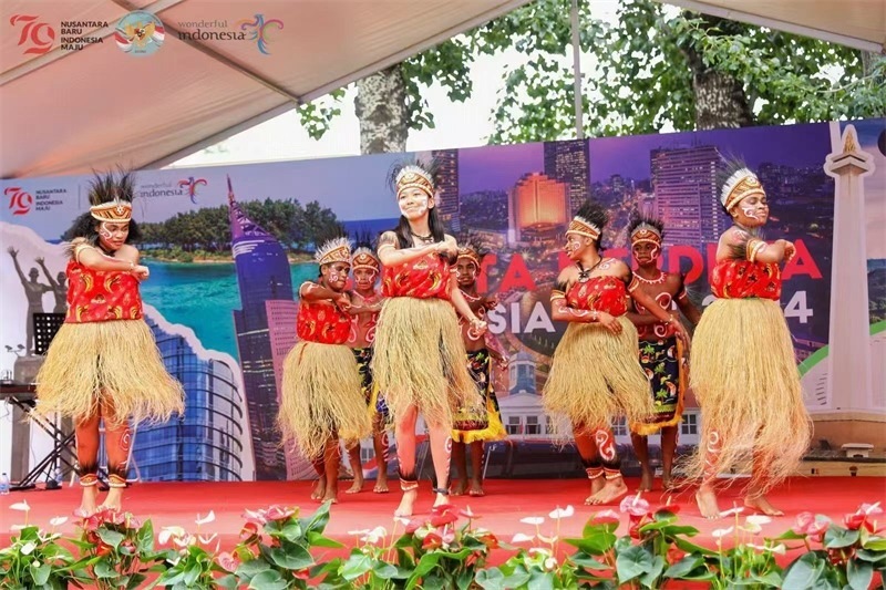 印尼在華留學(xué)生表演民族特色舞蹈。