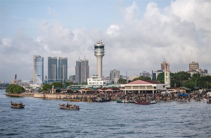 這是2023年12月29日拍攝的坦桑尼亞達(dá)累斯薩拉姆漁港。新華社記者王冠森攝