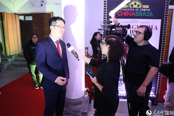 第三屆中國－巴西電影展主辦方巴西康橋博智文化傳媒公司總經(jīng)理陳翔廣在接受媒體采訪時表示，希望通過中巴電影展這個平臺促進兩國文化交流，把更多的中國影視作品引進巴西。人民網(wǎng)記者 陳一鳴攝