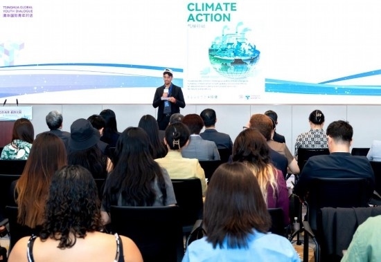 8月29日，在第二屆清華國際青年對話論壇活動上，正在清華大學(xué)攻讀藥學(xué)博士的埃及留學(xué)生阿姆爾·瓦赫巴分享中國之旅的感悟。新華社發(fā)（畢尚宏攝）