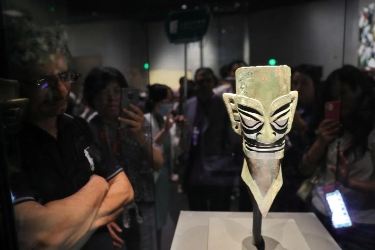 8月31日，亞洲媒體考察團(tuán)參訪三星堆博物館?！吨袊?guó)經(jīng)濟(jì)周刊》記者肖翊攝