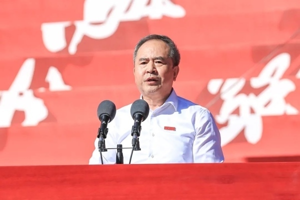 中國科學院院士、大連理工大學校長賈振元在2024級新生開學典禮上致辭。校方供圖