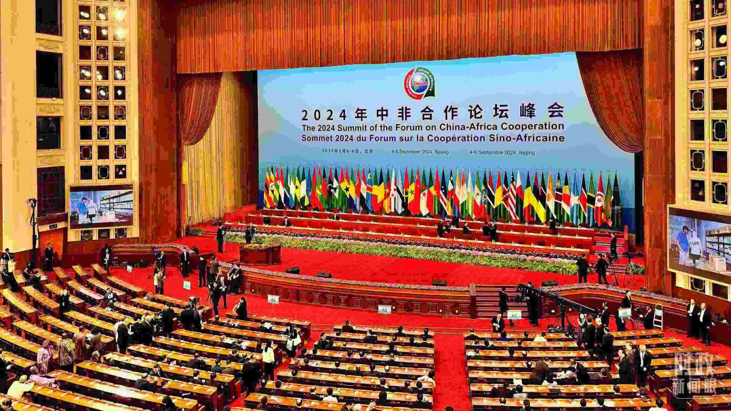  △9月5日上午，中非合作論壇北京峰會(huì)開幕式在北京人民大會(huì)堂舉行。這是開始前的現(xiàn)場(chǎng)。（總臺(tái)央視記者李增仁拍攝）