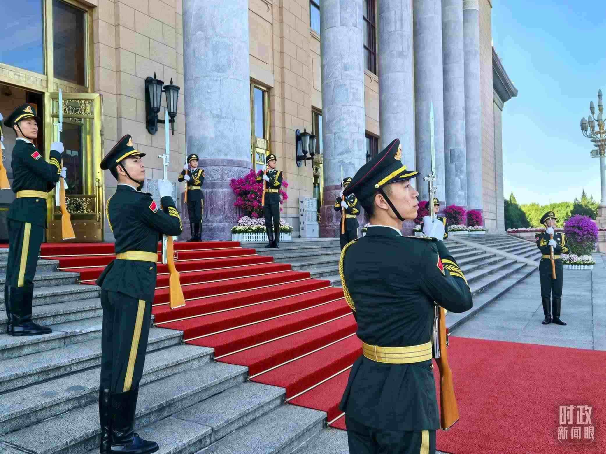禮兵列隊(duì)迎接外賓。（總臺(tái)央視記者鐘銳拍攝）