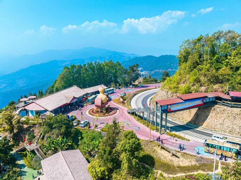 這是位于班洪鄉(xiāng)班洪村下班壩自然村的葫蘆王地AAAA級(jí)景區(qū)游客服務(wù)中心。（滄源縣融媒體中心供圖）