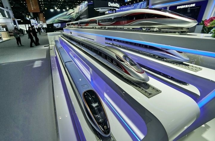 2024年9月11日拍攝的國家會議中心會場內的展臺。新華社記者 李欣 攝