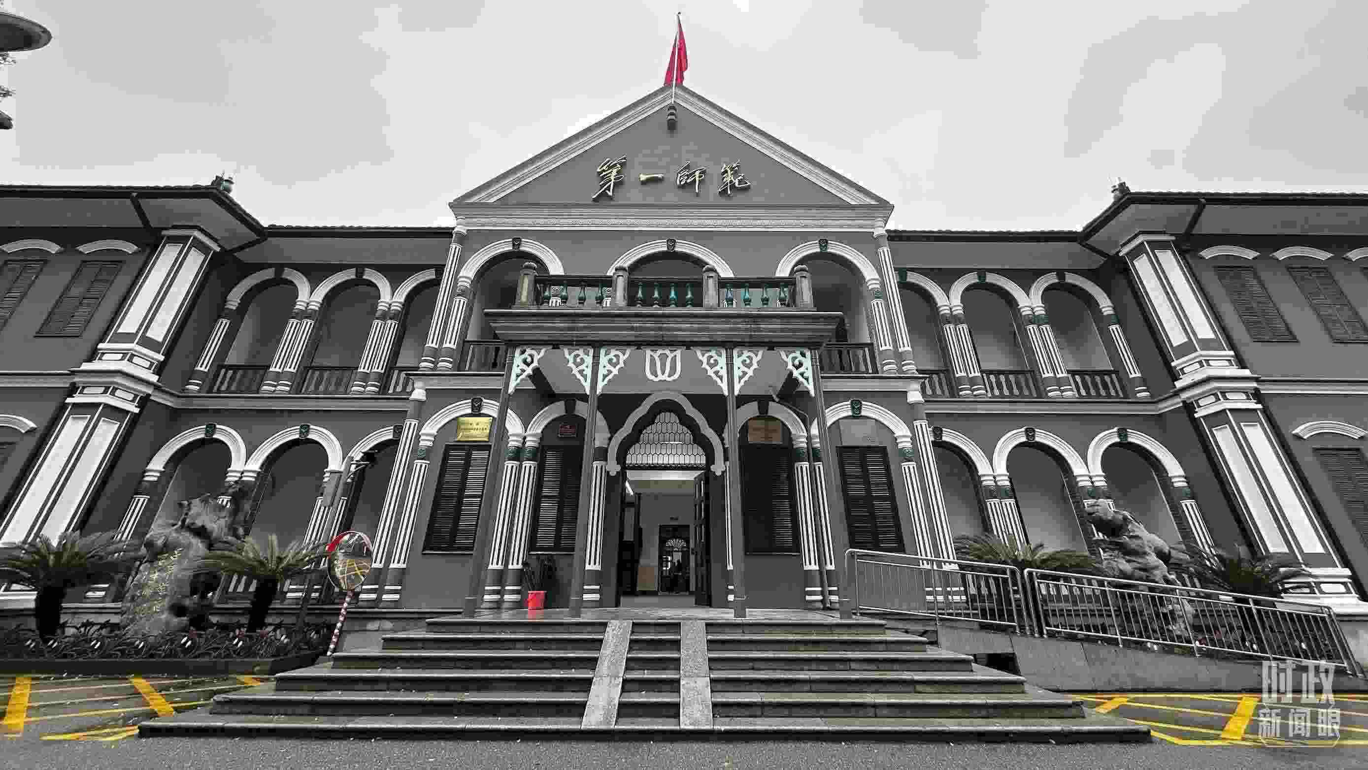  △2024年3月，習近平來到湖南第一師范學院（城南書院校區(qū)）考察。當時他說，國家要強大，必須辦好教育。（總臺央視記者覃思拍攝）