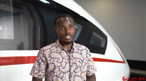 北京交通大學(xué)肯尼亞籍留學(xué)生卡里烏接受人民網(wǎng)采訪。人民網(wǎng) 周琳佳攝