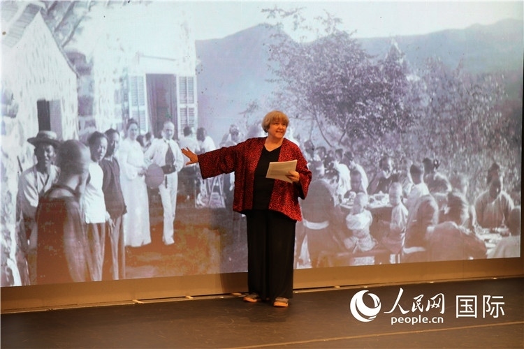 2、美國“鼓嶺之友”代表穆言靈講述友好故事。 人民網(wǎng)記者 李志偉攝