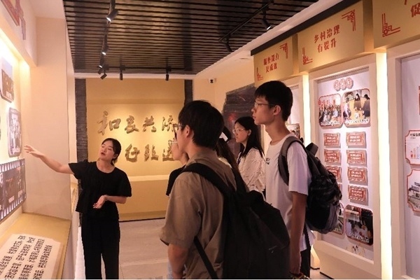 中央民族大學(xué)與中國人民大學(xué)聯(lián)合開展“大國邊疆”實踐調(diào)研活動。校方供圖