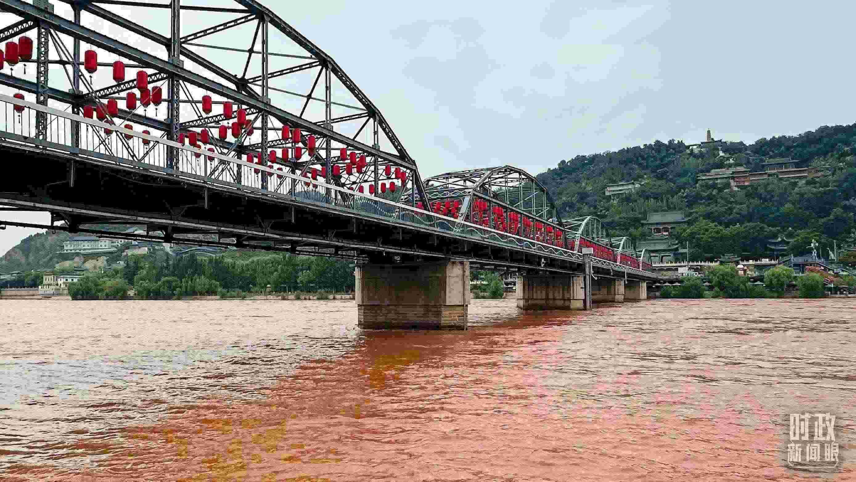 △黃河蘭州中山橋段。（總臺央視記者范一鳴拍攝）