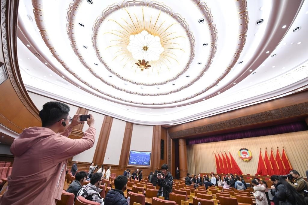 2019年11月16日，全國(guó)政協(xié)機(jī)關(guān)舉辦第一次公眾開(kāi)放日活動(dòng)，約200名高校師生、街道工作人員、退休干部、居民代表等參加。新華社記者 岳月偉 攝