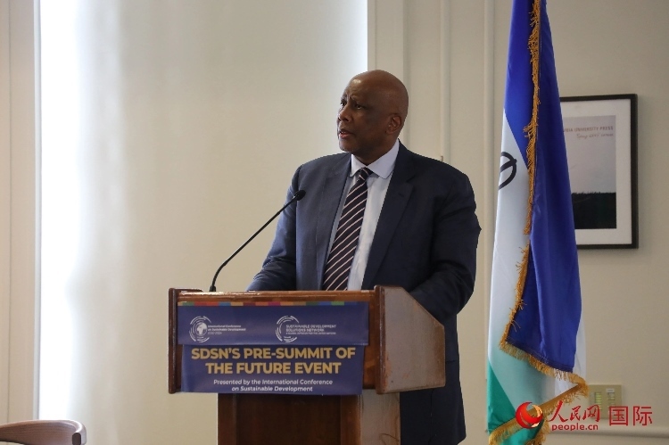 萊索托國(guó)王萊齊耶三世出席活動(dòng)并致辭。人民網(wǎng)記者 李志偉攝