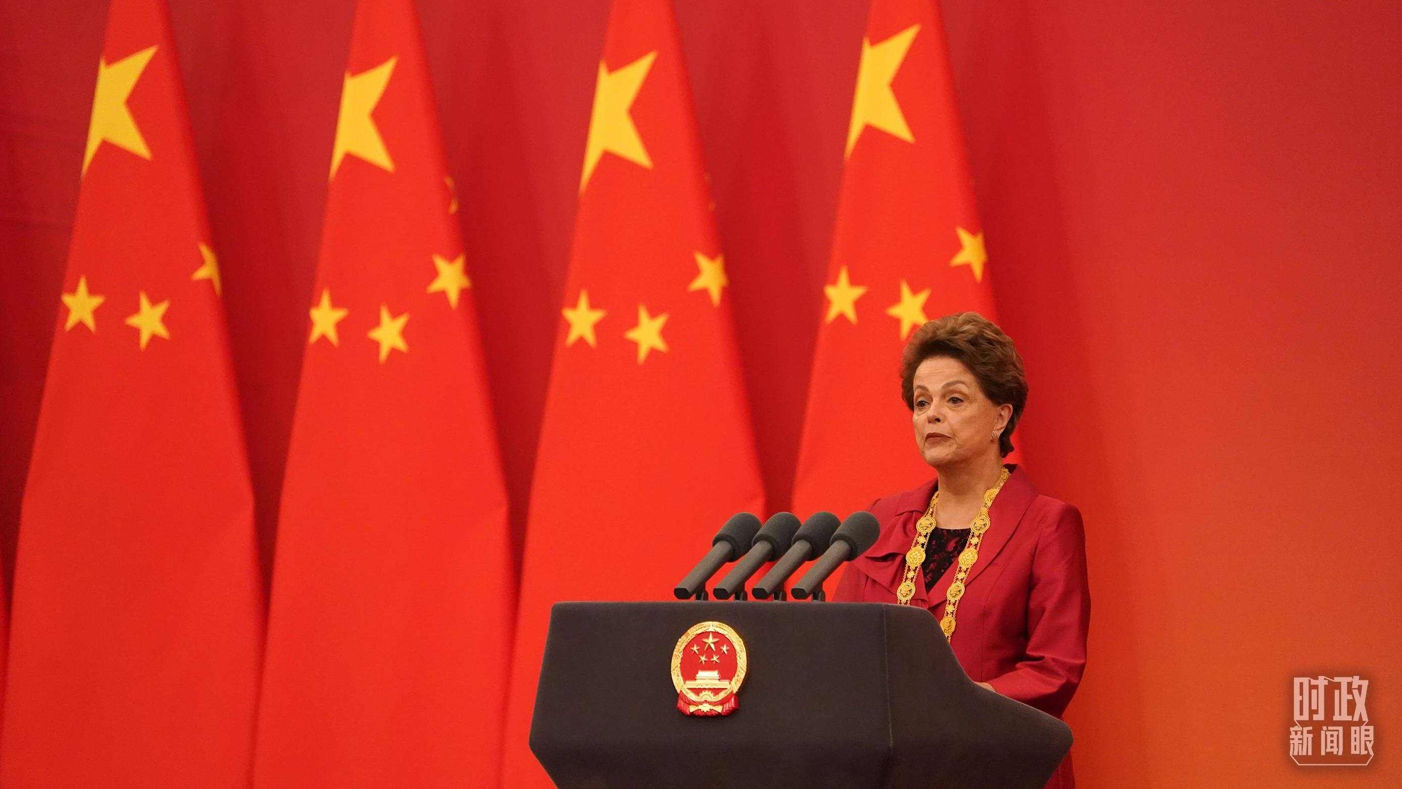 “友誼勛章”獲得者迪爾瑪·羅塞芙在頒授儀式上發(fā)言。（總臺記者李晉拍攝）